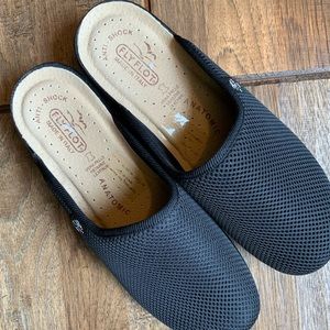 Fly Flot Anti Shock Women’s Black Mule Size 41/ US 10.5